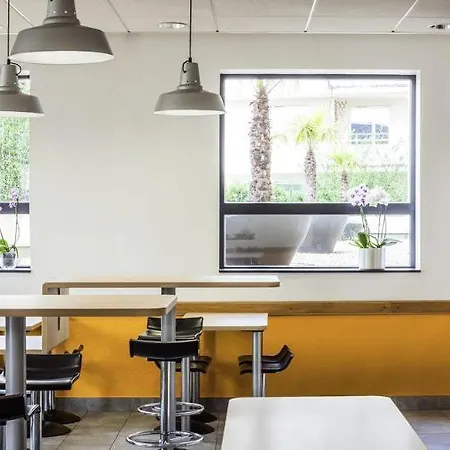 Hotel Hotelf1 Paris Porte De Montreuil