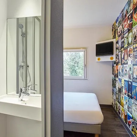 Hotelf1 Paris Porte De Montreuil