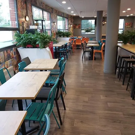 Hotelf1 Paris Porte De Montreuil מלון *